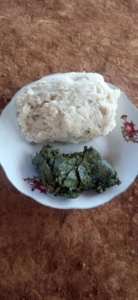 couscous et mets de feuilles de manioc